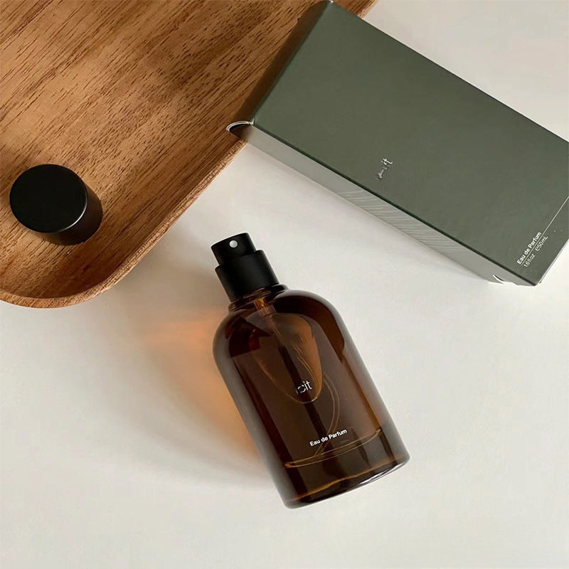Wood-tone perfume